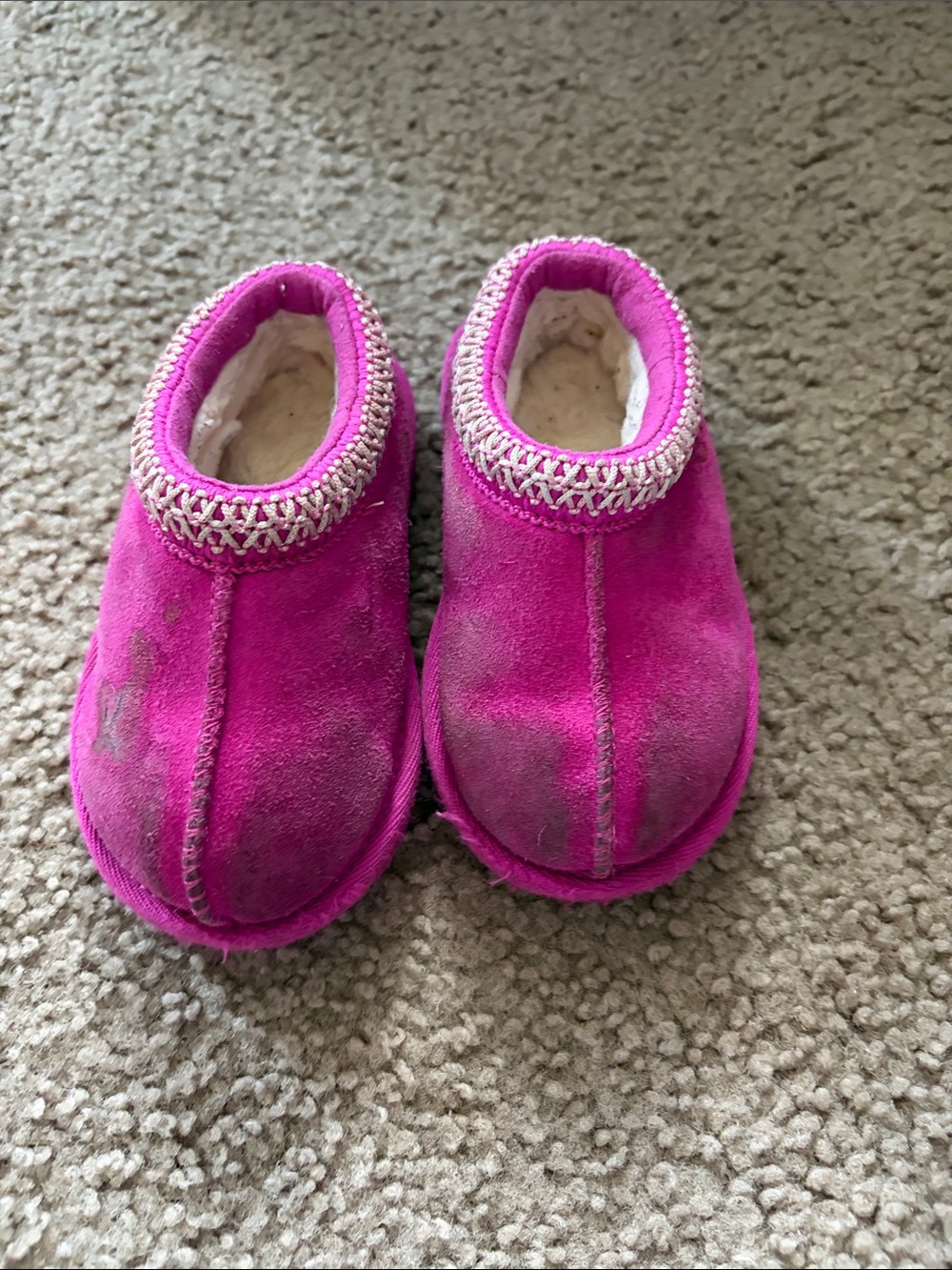 B70 Ugg Talisman Slip-On Shoes in Dark Pink, 7c PLAY